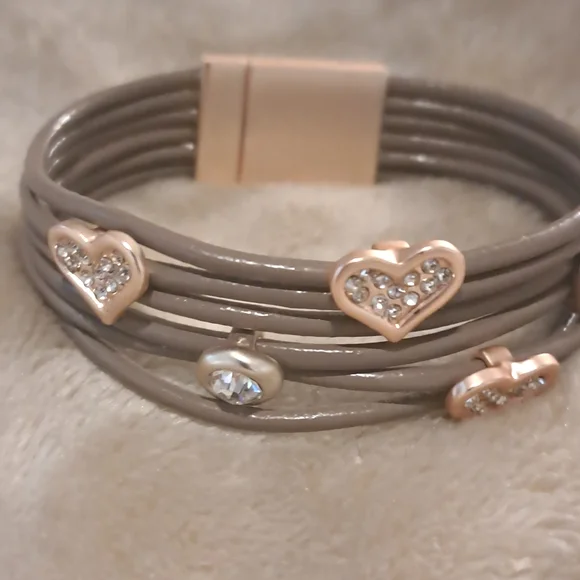 Elegant Heart Charm Bracelet - Picture 1 of 2